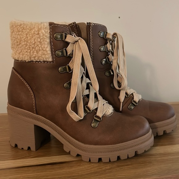 NWOT Fur Lined Leather Brown Heeled Chunky Platform Booties - Picture 2 of 6